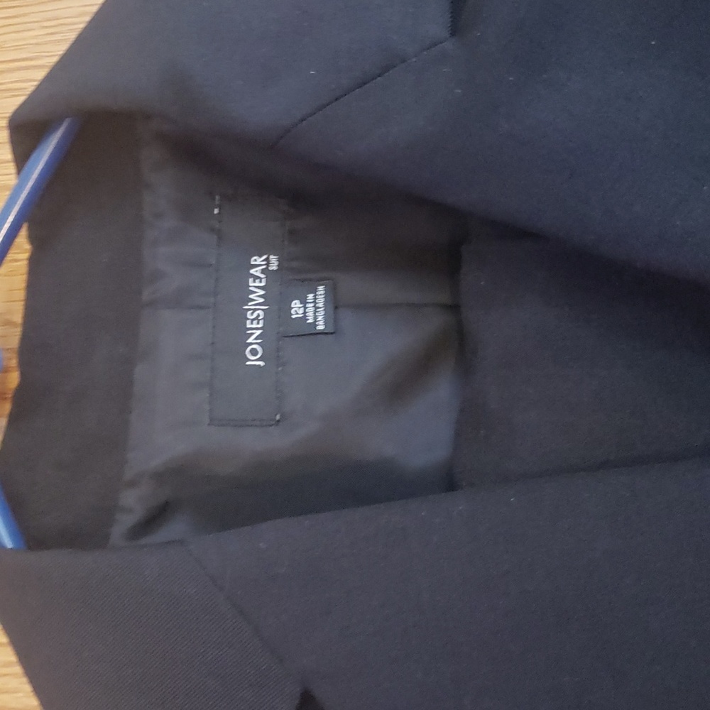 Jones wear suit 3 pieces